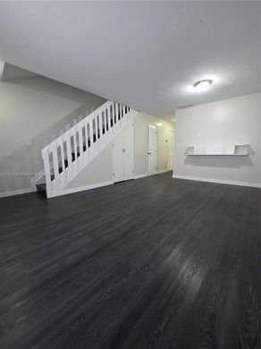 Sweetwater, Miami-Dade Countyのタウンハウス