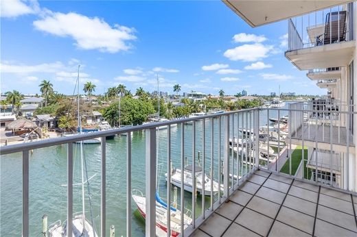 Residential complexes in Fort Lauderdale, Broward County