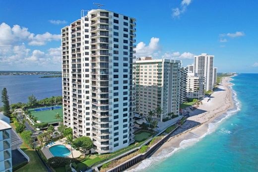 Residential complexes in Palm Beach Shores, Palm Beach