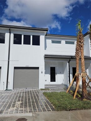 Townhouse in Pembroke Park, Broward County