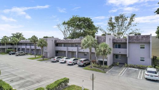 Residential complexes in Delray Beach, Palm Beach