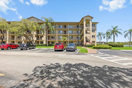 Residential complexes in Pembroke Pines, Broward County