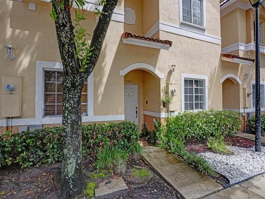 Townhouse - Tamarac, Broward County