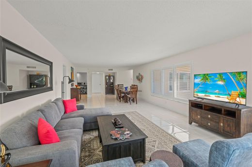 Residential complexes in Fort Lauderdale, Broward County