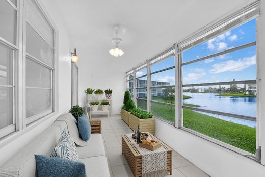 Residential complexes in Boca Raton, Palm Beach