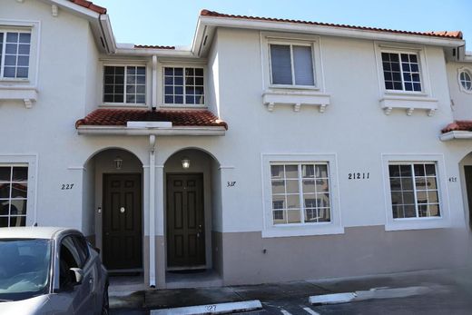 Townhouse in Miami Gardens, Miami-Dade