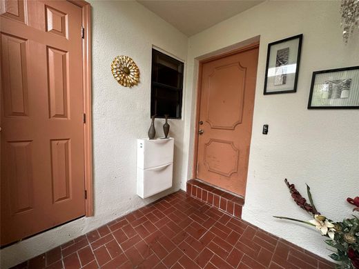 Townhouse in Lauderhill, Broward County