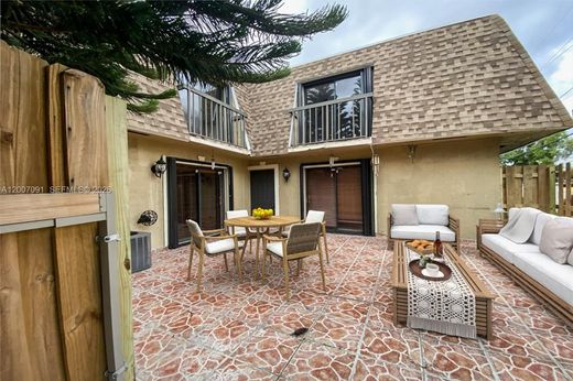 Townhouse in Hialeah, Miami-Dade