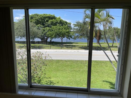 Komplex apartman Lake Worth, Palm Beach County