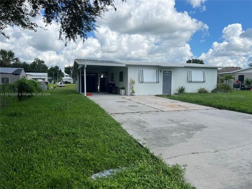 Βίλα σε Taylor Creek Lodge Mobile Home Park, Okeechobee County