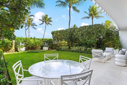 Residential complexes in Palm Beach, Florida
