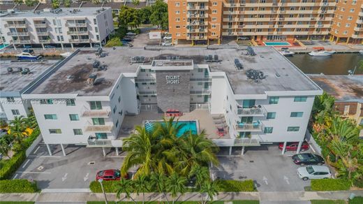 Complexes résidentiels à North Miami Beach, Comté de Miami-Dade
