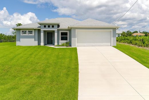 Villa in Lehigh Acres, Lee County