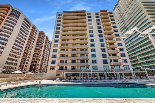 Residential complexes in Bal Harbour, Miami-Dade