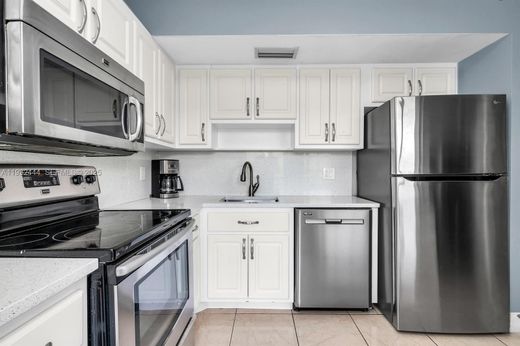 Residential complexes in Pompano Beach, Broward County