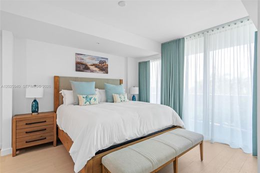Residential complexes in Bay Harbor Islands, Miami-Dade