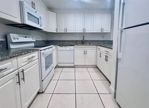 Жилой комплекс, Hialeah, Miami-Dade County