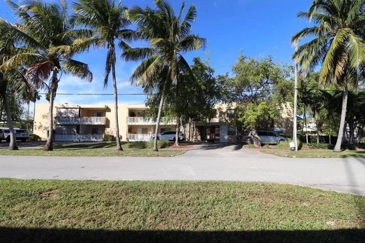 Residential complexes in North Miami Beach, Miami-Dade