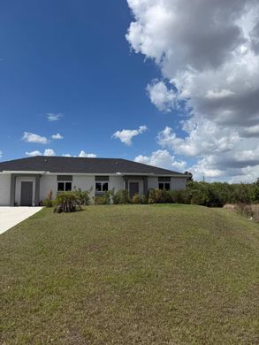 Townhouse in Lehigh Acres, Lee County
