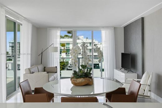 Residential complexes in Bay Harbor Islands, Miami-Dade