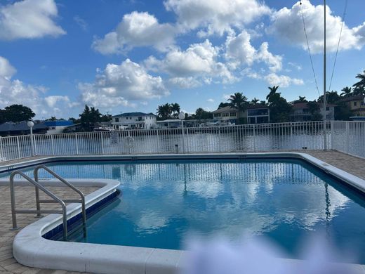 Residential complexes in Fort Lauderdale, Broward County