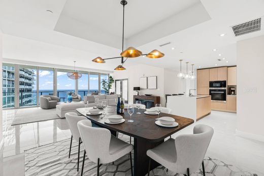 Residential complexes in Palm Beach Shores, Palm Beach