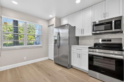 Residential complexes in Pembroke Pines, Broward County