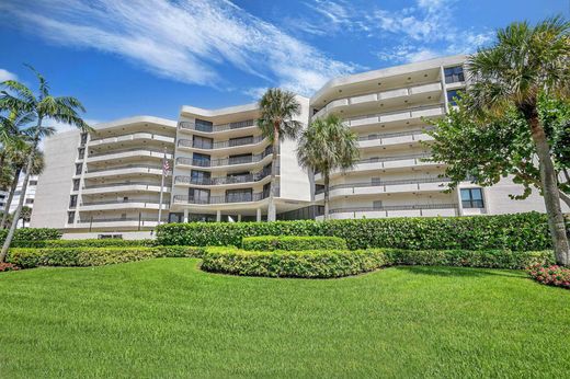 Residential complexes in South Palm Beach, Palm Beach