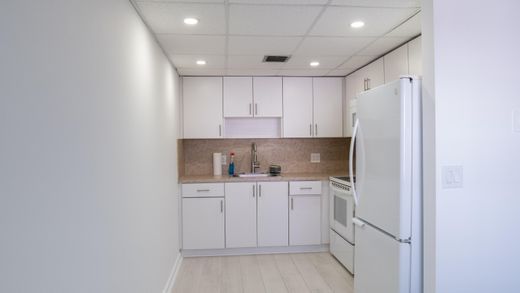Residential complexes in Pembroke Pines, Broward County