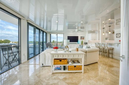 Residential complexes in Fort Lauderdale, Broward County