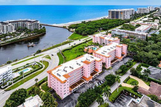 Residential complexes in Boca Raton, Palm Beach