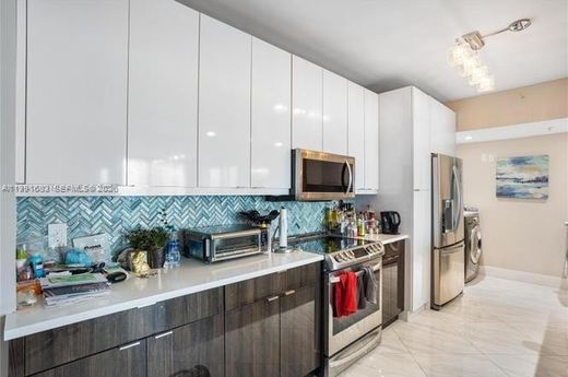 Residential complexes in Fort Lauderdale, Broward County