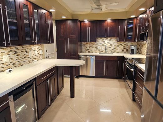 Residential complexes in Fort Lauderdale, Broward County