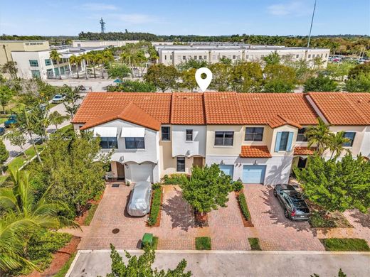 Townhouse in Pembroke Pines, Broward County