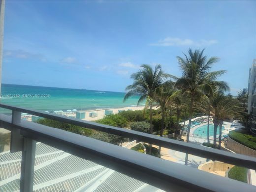 Residential complexes in Miami Beach, Miami-Dade
