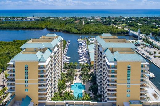 Residential complexes in Boynton Beach, Palm Beach