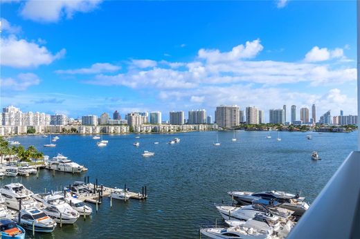Residential complexes in North Miami Beach, Miami-Dade