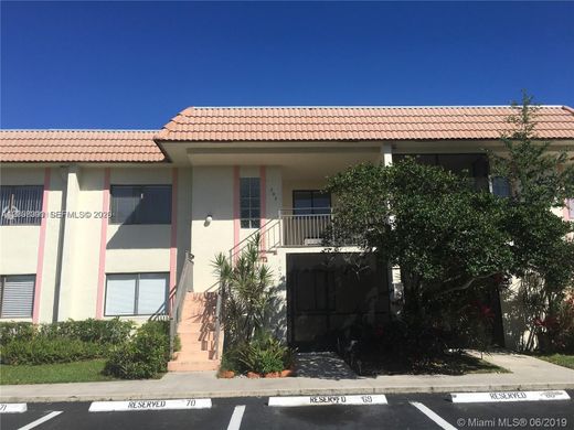 Residential complexes in Weston, Broward County