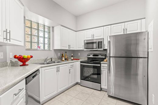 Residential complexes in West Palm Beach, Palm Beach