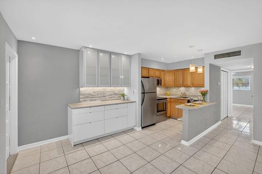 Residential complexes in Oakland Park, Broward County