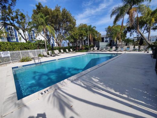 Residential complexes in West Palm Beach, Palm Beach