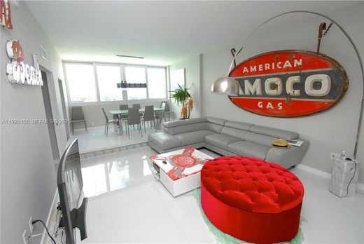 Residential complexes in Miami Beach, Miami-Dade