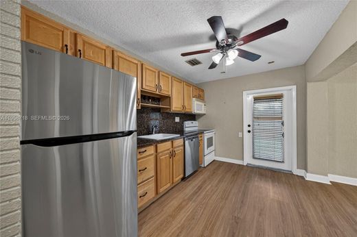 Villa - Oakland Park, Broward County
