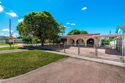 ‏וילה ב  Hialeah, Miami-Dade County