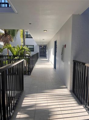 Residential complexes in Key Biscayne, Miami-Dade