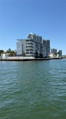 Κτίριο σε North Miami Beach, Miami-Dade County
