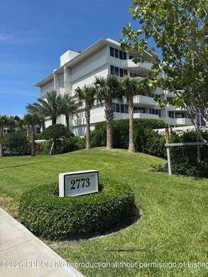 Residential complexes in Palm Beach, Florida