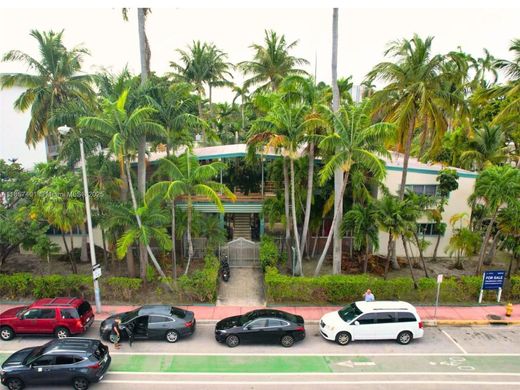 Residential complexes in Miami Beach, Miami-Dade