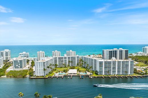 Residential complexes in Highland Beach, Palm Beach