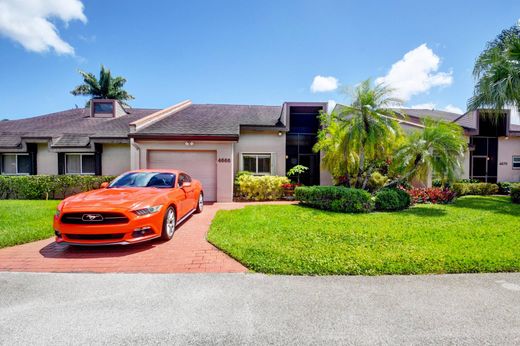 Residential complexes in Lake Worth, Palm Beach